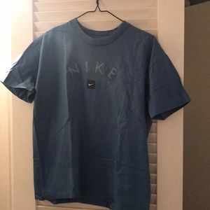Tee shirt